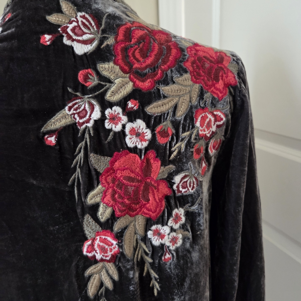Johnny Was Gray Kimono with Red Floral Embroidery Size S- LIKE NEW! - Picture 6 of 10